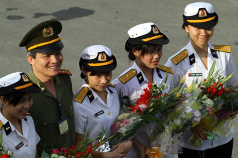 Ngắm các nữ quân nhân xinh đẹp trên thế giới - ảnh 35