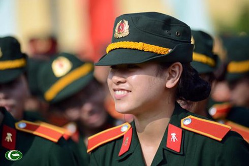 Ngắm các nữ quân nhân xinh đẹp trên thế giới - ảnh 30