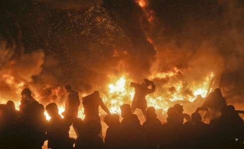 Hình ảnh bạo loạn kinh hoàng ở Ukraina - ảnh 13