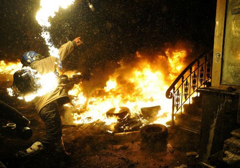 Hình ảnh bạo loạn kinh hoàng ở Ukraina - ảnh 14