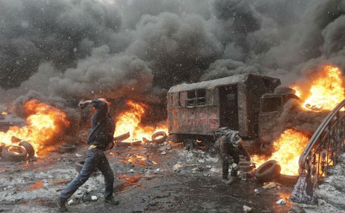 Hình ảnh bạo loạn kinh hoàng ở Ukraina - ảnh 16