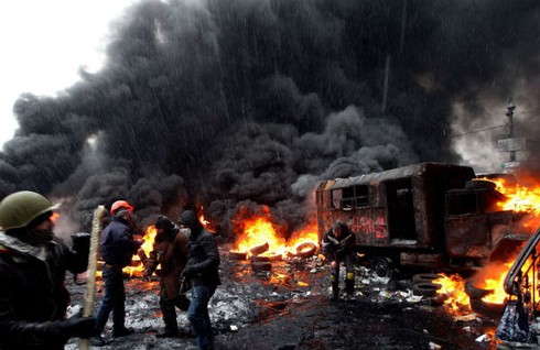 Hình ảnh bạo loạn kinh hoàng ở Ukraina - ảnh 18