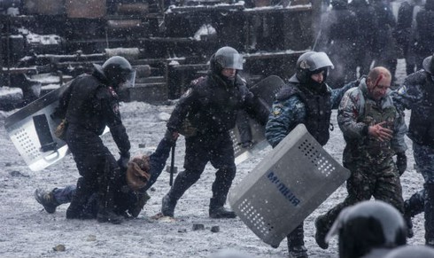 Hình ảnh bạo loạn kinh hoàng ở Ukraina - ảnh 19