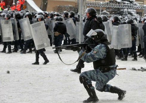 Hình ảnh bạo loạn kinh hoàng ở Ukraina - ảnh 24