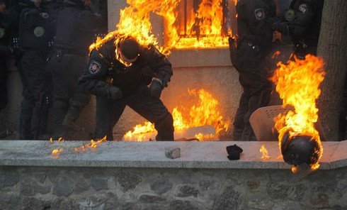 Hình ảnh bạo loạn kinh hoàng ở Ukraina - ảnh 25