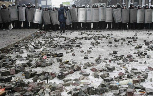 Hình ảnh bạo loạn kinh hoàng ở Ukraina - ảnh 27