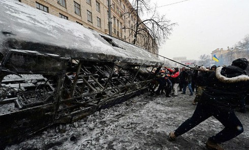 Hình ảnh bạo loạn kinh hoàng ở Ukraina - ảnh 28