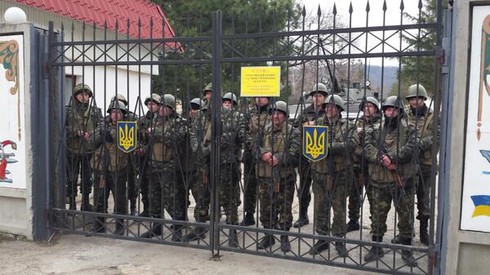 Ukraine bắt giữ 15 nghi phạm nổi dậy - ảnh 1