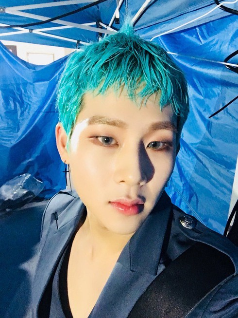 Các idol nam Kpop thử nghiệm màu tóc xanh