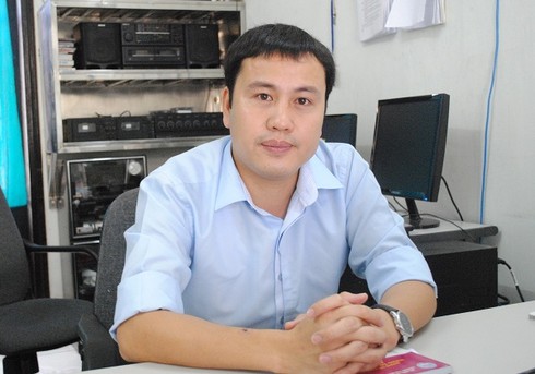 Ra khỏi cổng trường: