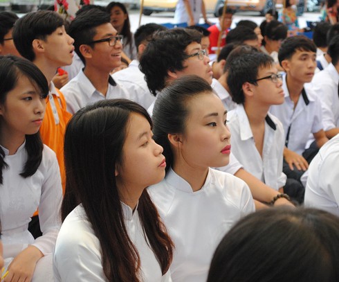 Ngắm nữ sinh trường Đoàn Thị Điểm rạng rỡ ngày khai giảng - ảnh 1