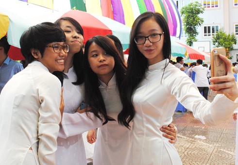 Ngắm nữ sinh trường Đoàn Thị Điểm rạng rỡ ngày khai giảng - ảnh 12