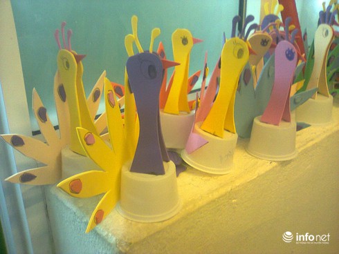 Cô giáo trẻ sáng tạo đồ chơi độc đáo từ những thứ vứt đi - ảnh 4