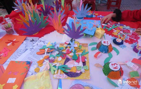 Cô giáo trẻ sáng tạo đồ chơi độc đáo từ những thứ vứt đi - ảnh 5