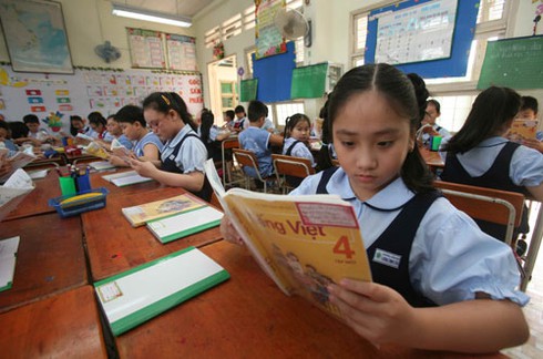 Nhà văn, nhà thơ kiện NXB Giáo dục: Chỉ còn chờ vào Tòa án? - ảnh 1