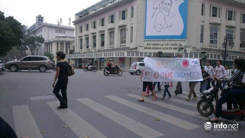 Người lớn trố mắt khi trẻ em “nhắc” không vượt đèn đỏ - ảnh 5