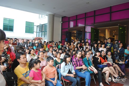 Hàng nghìn người chen chân mua sách rẻ, nghe Trang Hạ kể chuyện yêu - ảnh 6
