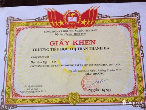 Phụ huynh hoang mang trước đủ loại giấy khen học sinh tiểu học - ảnh 1