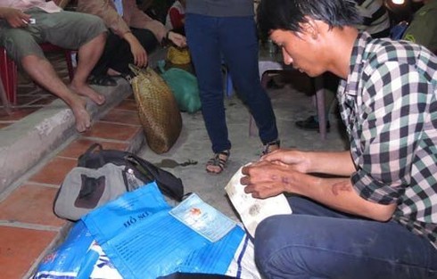 Xe khách lao xuống sông, hàng chục người thoát chết - ảnh 4