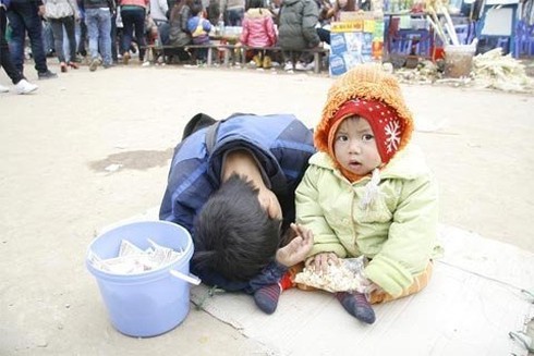 Bị lừa bởi những 'kịch bản' ăn xin nước mắt - ảnh 1