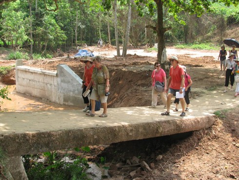 Đến lượt thánh địa Mỹ Sơn bị phá - ảnh 1