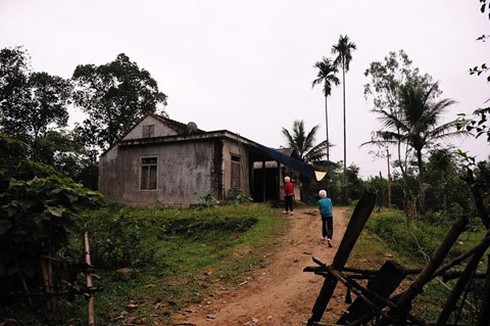 Bộ ảnh độc về cặp song sinh bạch tạng ở Hà Tĩnh - ảnh 17