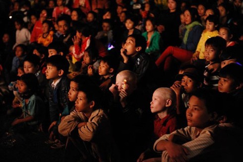 Bộ ảnh độc về cặp song sinh bạch tạng ở Hà Tĩnh - ảnh 19