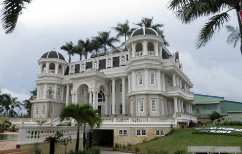 Đại gia vỡ nợ, biệt thự triệu đô thành quán cà phê - ảnh 1