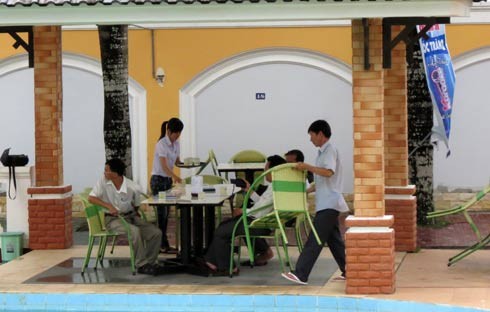 Đại gia vỡ nợ, biệt thự triệu đô thành quán cà phê - ảnh 2