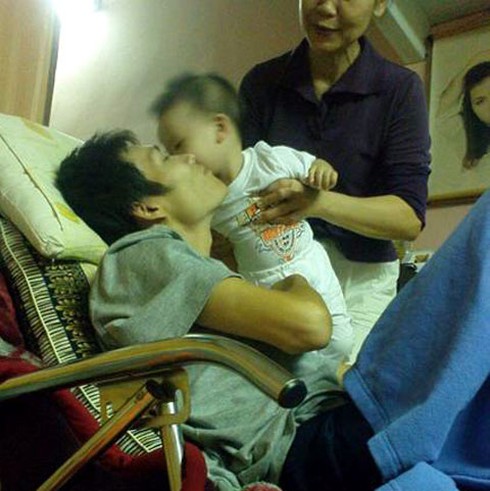 Cuộc chiến chống ung thư đầy nước mắt - ảnh 1