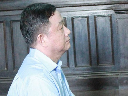 Điểm mặt đại gia gặp 'quả đắng' khi cặp kiều nữ - ảnh 2