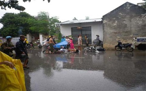 Va chạm ôtô giữa ngã tư, 2 vợ chồng thương vong - ảnh 2