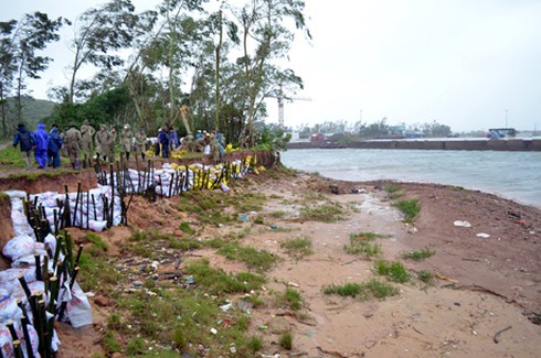 Những hình ảnh đầu tiên của cơn bão số 5 tại Quảng Ninh - ảnh 3