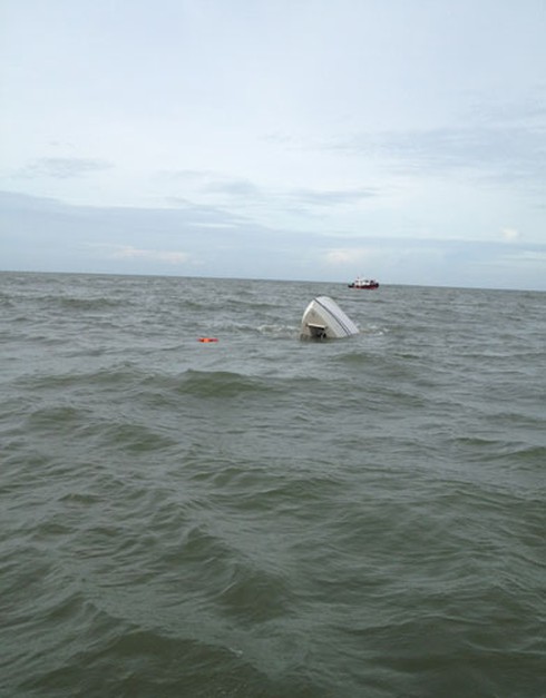 Vụ chìm tàu khách: Tìm thêm được 1 thi thể nạn nhân - ảnh 9