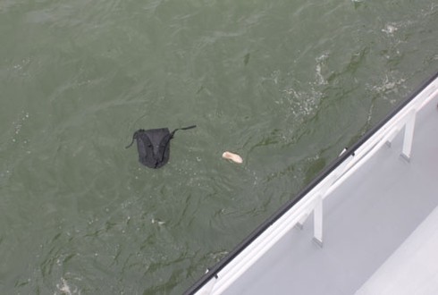 Vụ chìm tàu khách: Tìm thêm được 1 thi thể nạn nhân - ảnh 4