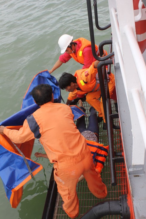 Vụ chìm tàu khách: Tìm thêm được 1 thi thể nạn nhân - ảnh 1