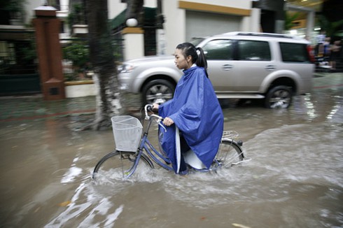 Hà Nội tái hiện trận lụt lịch sử năm 2008 - ảnh 2