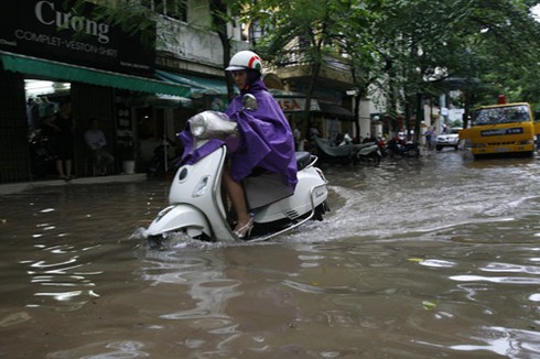 Hà Nội tái hiện trận lụt lịch sử năm 2008 - ảnh 5