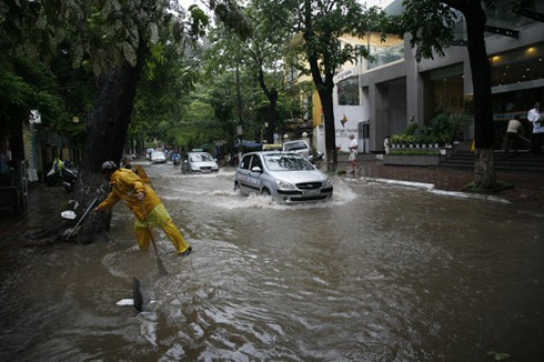 Hà Nội tái hiện trận lụt lịch sử năm 2008 - ảnh 21