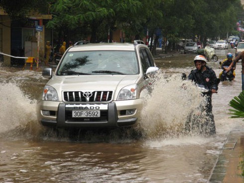 Hà Nội tái hiện trận lụt lịch sử năm 2008 - ảnh 10