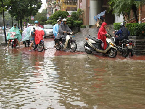 Hà Nội tái hiện trận lụt lịch sử năm 2008 - ảnh 9