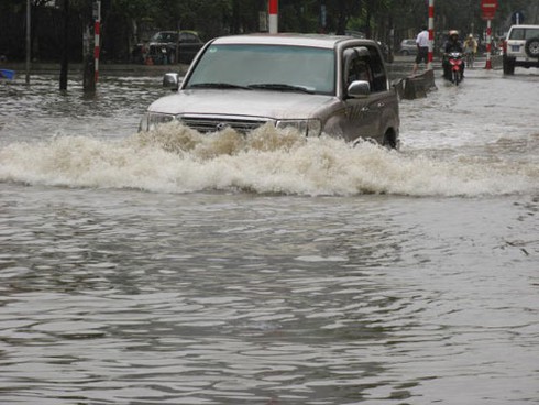 Hà Nội tái hiện trận lụt lịch sử năm 2008 - ảnh 8