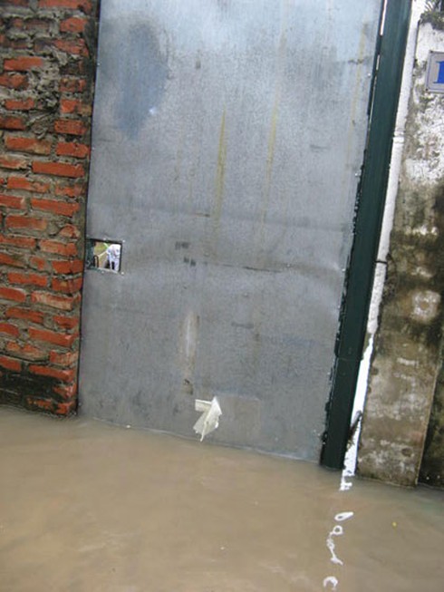 Hà Nội tái hiện trận lụt lịch sử năm 2008 - ảnh 13