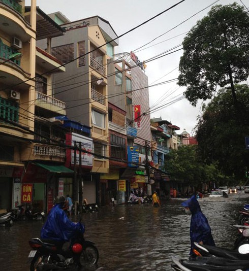 Hà Nội tái hiện trận lụt lịch sử năm 2008 - ảnh 23