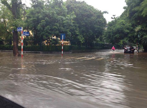 Hà Nội tái hiện trận lụt lịch sử năm 2008 - ảnh 29