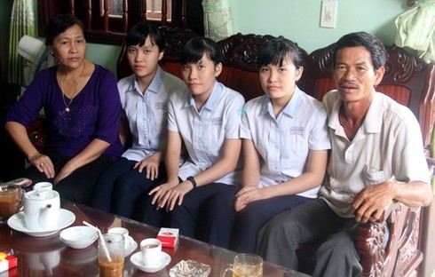Ngắm ảnh chị em sinh ba đỗ đại học tốp đầu - ảnh 1
