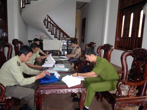 Cây xăng ăn cắp gần 2.000 lít một tháng - ảnh 3