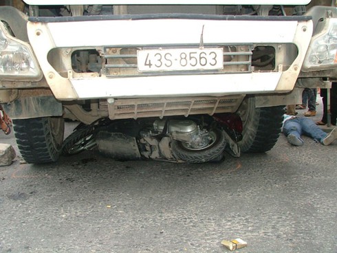 Xe trộn bê tông đâm chết 2 mẹ con - ảnh 2