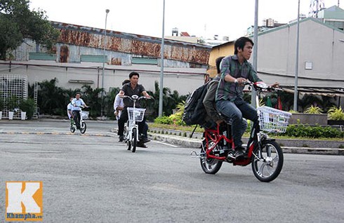 100 chú rể tập chạy xe đạp điện để rước dâu - ảnh 5