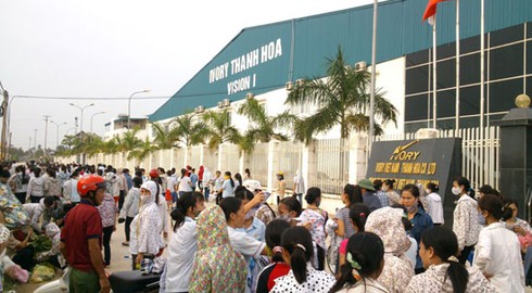 3000 công nhân nhà máy may vẫn đình công - ảnh 1